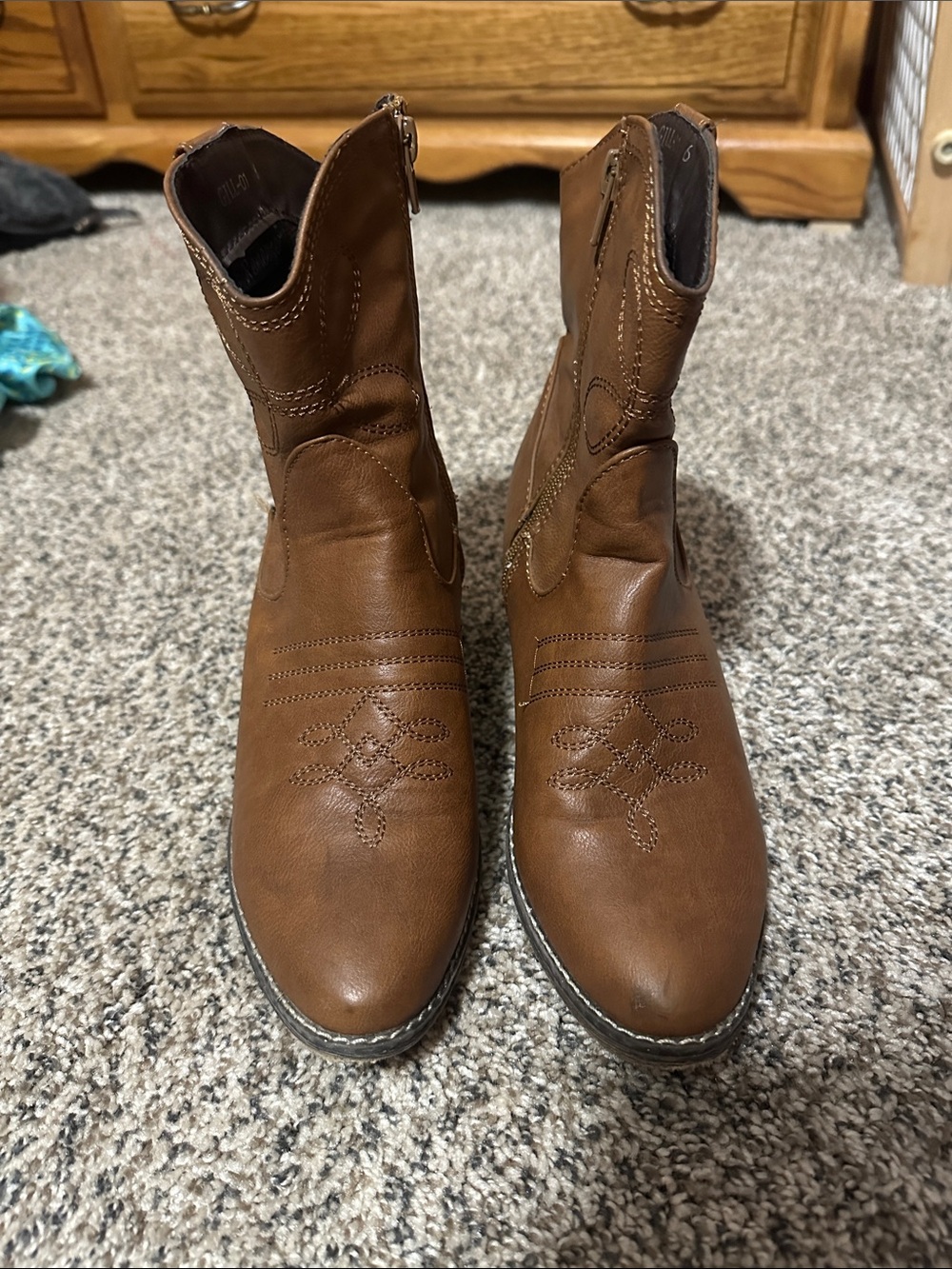 Women’s fashion boots